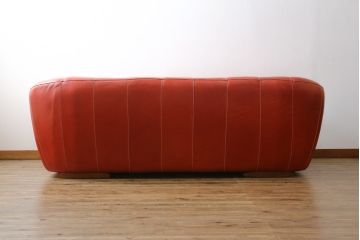 中古　美品　高級スペイン家具　GAMINTER　高級感ある佇まいが目を引く本革2.5人掛けソファ(レザーソファ、二人掛けソファ)(R-054908)