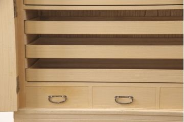 中古　美品　金具が繊細で上品な雰囲気を醸し出す加茂総桐箪笥(並厚、総桐たんす、桐タンス、着物箪笥、衣装タンス)(R-054912)