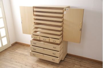 中古　美品　金具が繊細で上品な雰囲気を醸し出す加茂総桐箪笥(並厚、総桐たんす、桐タンス、着物箪笥、衣装タンス)(R-054912)