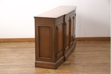 中古　美品　IDC大塚家具取り扱い　ブルックス　シックな佇まいが魅力的なサイドボード(定価約30万円)(リビングボード、戸棚、収納棚)(R-054914)