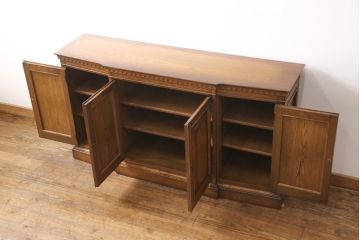 中古　美品　IDC大塚家具取り扱い　ブルックス　シックな佇まいが魅力的なサイドボード(定価約30万円)(リビングボード、戸棚、収納棚)(R-054914)