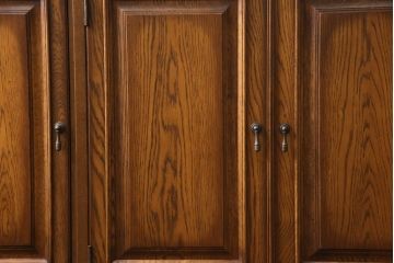 中古　美品　IDC大塚家具取り扱い　ブルックス　シックな佇まいが魅力的なサイドボード(定価約30万円)(リビングボード、戸棚、収納棚)(R-054914)