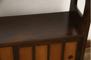 中古　松本民芸家具　上質な和の空間づくりに取り入れたい221型杉柾張茶タンス(定価約28万円)(茶棚、茶箪笥、飾り棚、収納棚)(R-054942)