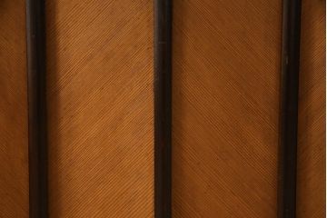 中古　松本民芸家具　上質な和の空間づくりに取り入れたい221型杉柾張茶タンス(定価約28万円)(茶棚、茶箪笥、飾り棚、収納棚)(R-054942)