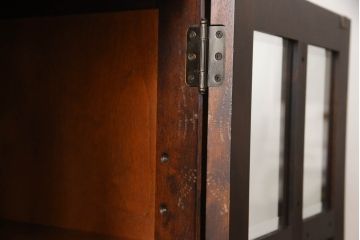 中古　美品　北海道民芸家具　上質なつくりとクラシカルな佇まいが素敵な本箱(ブックケース、収納棚、サイドキャビネット、飾り棚)(R-054943)