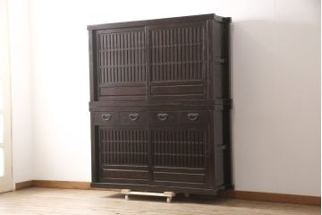 中古　美品　高級品　総栗ムク材　国産手造り　和の趣溢れる佇まいが目を引く水屋箪笥(食器棚、キャビネット、戸棚、収納棚)(R-054944)