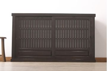 中古　美品　高級品　総栗ムク材　国産手造り　和の趣溢れる佇まいが目を引く水屋箪笥・上段(食器棚、キャビネット、戸棚、収納棚)(R-054945)