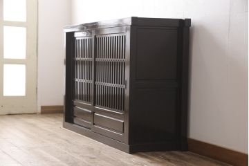 中古　美品　高級品　総栗ムク材　国産手造り　和の趣溢れる佇まいが目を引く水屋箪笥・上段(食器棚、キャビネット、戸棚、収納棚)(R-054945)