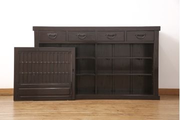 中古　美品　高級品　総栗ムク材　国産手造り　和の趣溢れる佇まいが目を引く水屋箪笥・下段(食器棚、キャビネット、戸棚、収納棚)(R-054946)