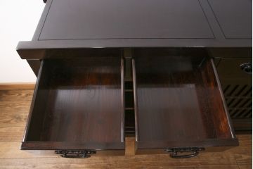 中古　美品　高級品　総栗ムク材　国産手造り　和の趣溢れる佇まいが目を引く水屋箪笥・下段(食器棚、キャビネット、戸棚、収納棚)(R-054946)