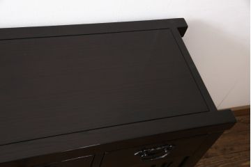 中古　美品　高級品　総栗ムク材　国産手造り　和の趣溢れる佇まいが目を引く水屋箪笥・下段(食器棚、キャビネット、戸棚、収納棚)(R-054946)