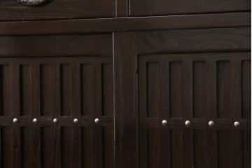 中古　美品　高級品　総栗ムク材　国産手造り　和の趣溢れる佇まいが目を引く水屋箪笥・下段(食器棚、キャビネット、戸棚、収納棚)(R-054946)