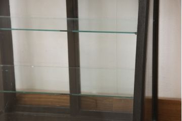 アンティーク家具　和製アンティーク　昭和初期　栓材　シックな色合いが魅力!台形型の卓上ガラスケース(ショーケース、陳列棚、飾り棚、店舗什器)(R-054951)