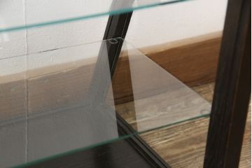 アンティーク家具　和製アンティーク　昭和初期　栓材　シックな色合いが魅力!台形型の卓上ガラスケース(ショーケース、陳列棚、飾り棚、店舗什器)(R-054951)