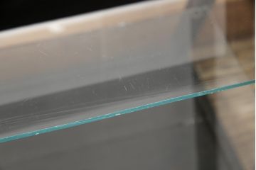 アンティーク家具　和製アンティーク　昭和初期　栓材　シックな色合いが魅力!台形型の卓上ガラスケース(ショーケース、陳列棚、飾り棚、店舗什器)(R-054951)