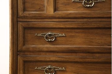 中古　DREXEL HERITAGE(ドレクセルヘリテイジ)　Grand Villa(グランドヴィラ)　クラシカルな佇まいが魅力のチェスト(引き出し、サイドチェスト)(R-054954)