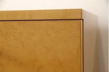 中古　美品　IDC大塚家具取り扱い　バーズアイメープル　SPLENDOR(スプレンダー)　特徴的な杢目が美しいサイドボード(戸棚、収納棚)(R-054983)