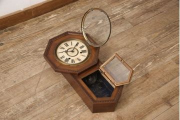 アンティーク時計　大正期〜昭和初期　精工舎(SEIKOSHA、セイコー)　電池式　8DAY　浮き彫りがクラシカルな雰囲気を高める柱時計(壁掛け時計、古時計、八角時計)(R-054985)