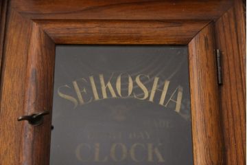 アンティーク時計　大正期〜昭和初期　精工舎(SEIKOSHA、セイコー)　電池式　8DAY　浮き彫りがクラシカルな雰囲気を高める柱時計(壁掛け時計、古時計、八角時計)(R-054985)