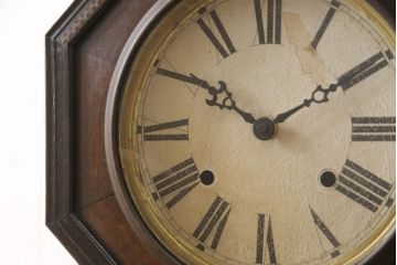 アンティーク時計　大正期〜昭和初期　電池式　名古屋商事時計部(NAGOYASHOJI)　8DAY　シックな色合いから古いものならではの風情を感知る八角時計(壁掛け時計、古時計、柱時計)(R-054986)