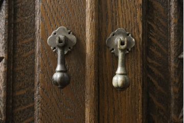 和製　希少ビンテージ　神戸洋家具　細やかな彫刻が素晴らしい下駄箱(シューズボックス、収納棚、戸棚、ヴィンテージ)(ぺザントアート)(R-054987)