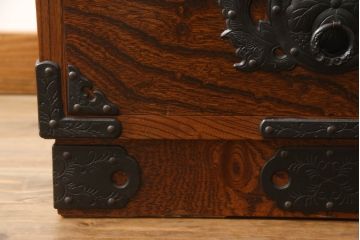 中古　美品　岩谷堂箪笥　こだわりの意匠が目を引く縦型チェスト(整理箪笥、引き出し、和たんす)(R-054992)
