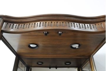 中古　美品　DREXEL HERITAGE(ドレクセルヘリテイジ)　Grand Villa(グランドヴィラ)　高級感ある佇まいが目を引くキュリオユニット(キュリオケース、キャビネット、飾り棚、陳列棚)(R-055005)