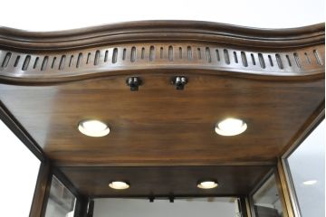 中古　美品　DREXEL HERITAGE(ドレクセルヘリテイジ)　Grand Villa(グランドヴィラ)　高級感ある佇まいが目を引くキュリオユニット(キュリオケース、キャビネット、飾り棚、陳列棚)(R-055005)