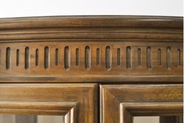 中古　美品　DREXEL HERITAGE(ドレクセルヘリテイジ)　Grand Villa(グランドヴィラ)　高級感ある佇まいが目を引くキュリオユニット(キュリオケース、キャビネット、飾り棚、陳列棚)(R-055005)