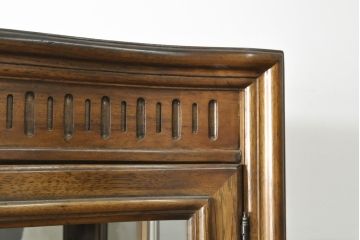 中古　美品　DREXEL HERITAGE(ドレクセルヘリテイジ)　Grand Villa(グランドヴィラ)　高級感ある佇まいが目を引くキュリオユニット(キュリオケース、キャビネット、飾り棚、陳列棚)(R-055005)