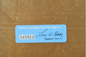 中古　美品　DREXEL HERITAGE(ドレクセルヘリテイジ)　Grand Villa(グランドヴィラ)　高級感ある佇まいが目を引くキュリオユニット(キュリオケース、キャビネット、飾り棚、陳列棚)(R-055006)