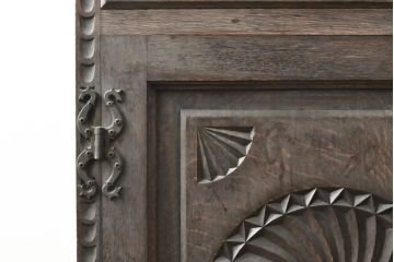 和製　希少ビンテージ　神戸洋家具　細やかな彫刻が素晴らしいキャビネット(収納棚、戸棚、食器棚、ヴィンテージ)(ぺザントアート)(R-055007)