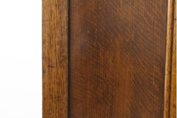 イギリスアンティーク　オーク材　凝ったデザインが目を引くサイドボード(キャビネット、収納棚、戸棚)(R-055010)