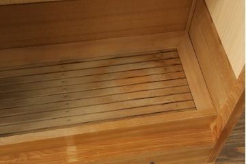中古　美品　民芸家具　上質な和の空間づくりにおすすめの置き水屋(置水屋、茶水屋、戸棚、茶棚、収納棚)(R-055012)