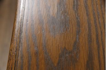 イギリスアンティーク　凝った脚のつくりが目を引くサイドキャビネット(戸棚、収納棚)(R-055025)