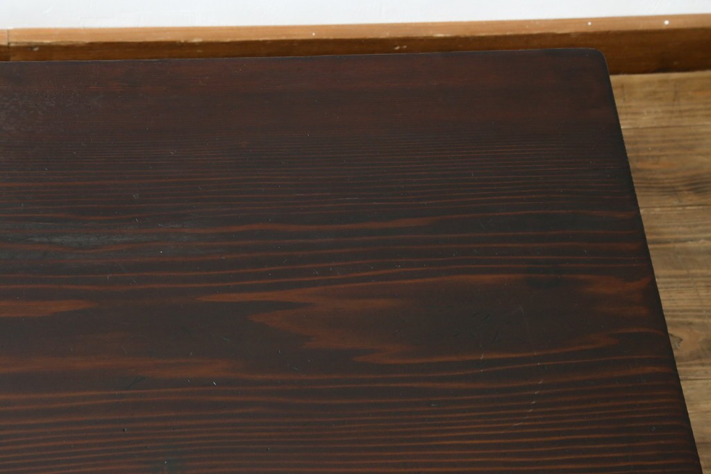 和製ビンテージ　高級杉材　シンプルなデザインながらも深みのある色合いが魅力的な一枚板座卓　(R-055026)