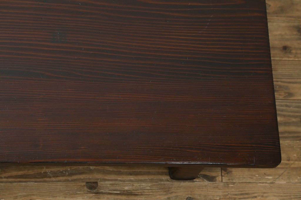 和製ビンテージ　高級杉材　シンプルなデザインながらも深みのある色合いが魅力的な一枚板座卓　(R-055026)