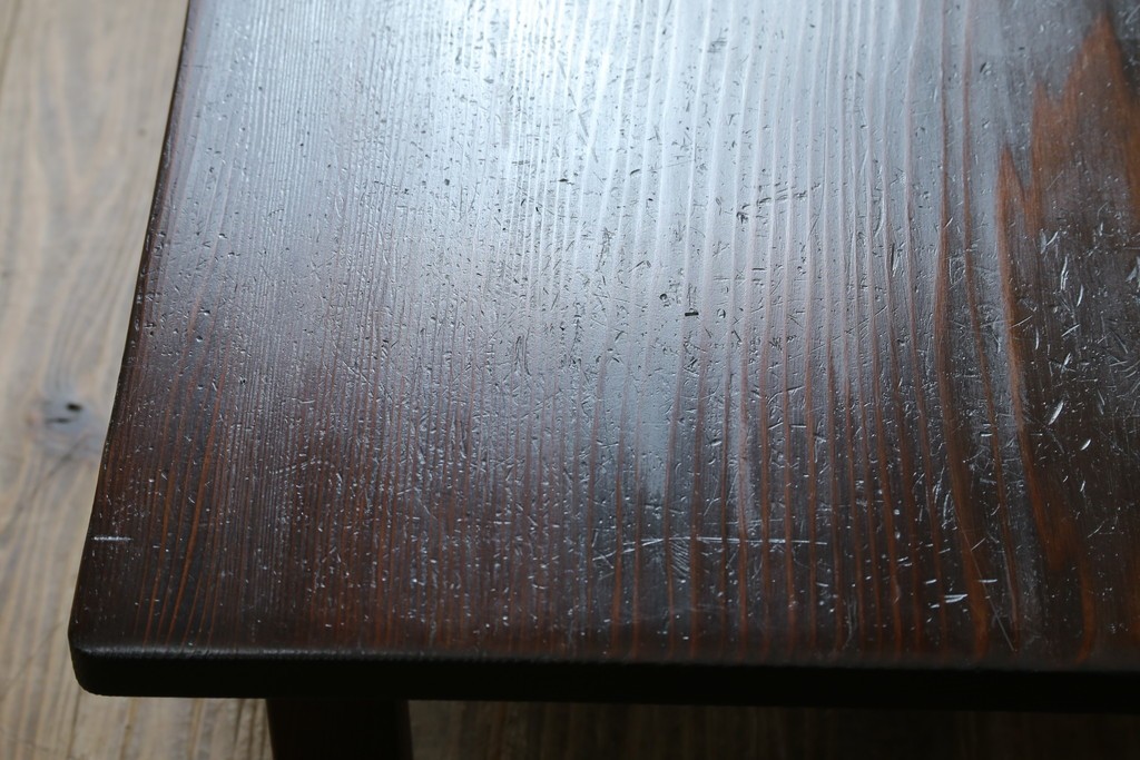 和製ビンテージ　高級杉材　シンプルなデザインながらも深みのある色合いが魅力的な一枚板座卓　(R-055026)