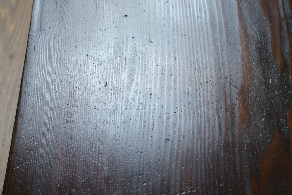 和製ビンテージ　高級杉材　シンプルなデザインながらも深みのある色合いが魅力的な一枚板座卓　(R-055026)