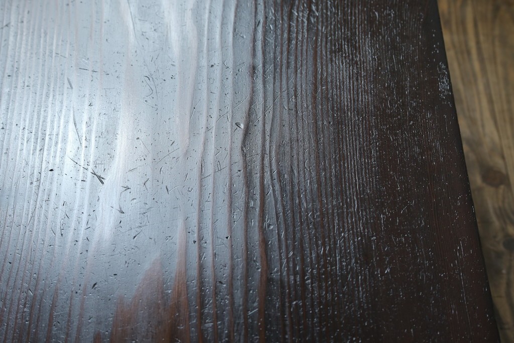 和製ビンテージ　高級杉材　シンプルなデザインながらも深みのある色合いが魅力的な一枚板座卓　(R-055026)