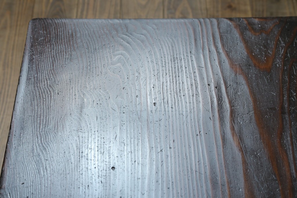 和製ビンテージ　高級杉材　シンプルなデザインながらも深みのある色合いが魅力的な一枚板座卓　(R-055026)