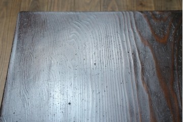 和製ビンテージ　高級杉材　シンプルなデザインながらも深みのある色合いが魅力的な一枚板座卓　(R-055026)