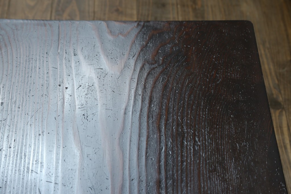 和製ビンテージ　高級杉材　シンプルなデザインながらも深みのある色合いが魅力的な一枚板座卓　(R-055026)