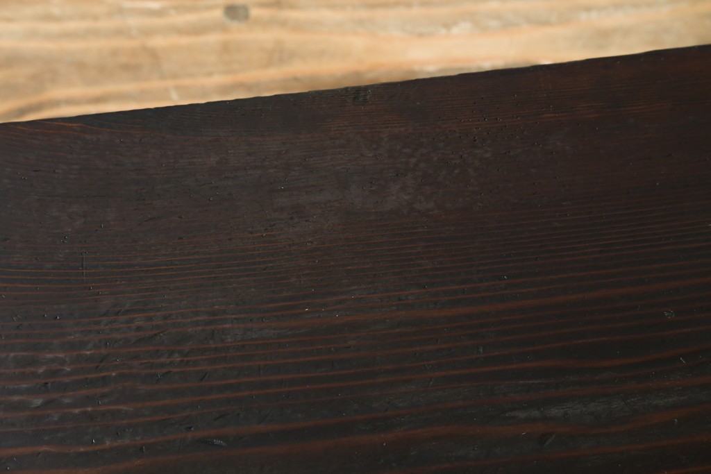 和製ビンテージ　高級杉材　シンプルなデザインながらも深みのある色合いが魅力的な一枚板座卓　(R-055026)