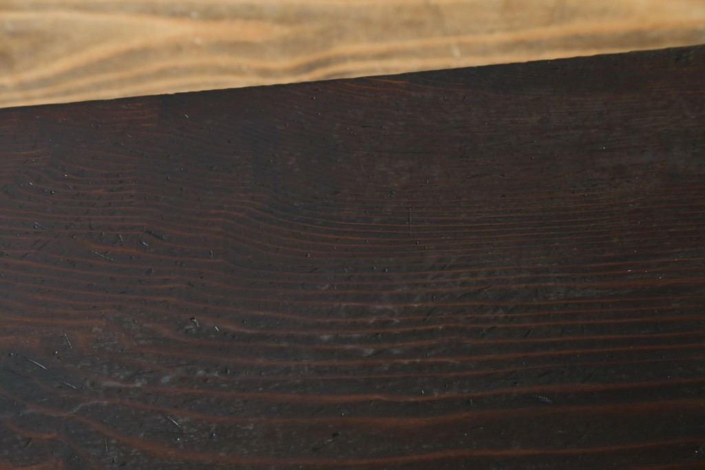 和製ビンテージ　高級杉材　シンプルなデザインながらも深みのある色合いが魅力的な一枚板座卓　(R-055026)