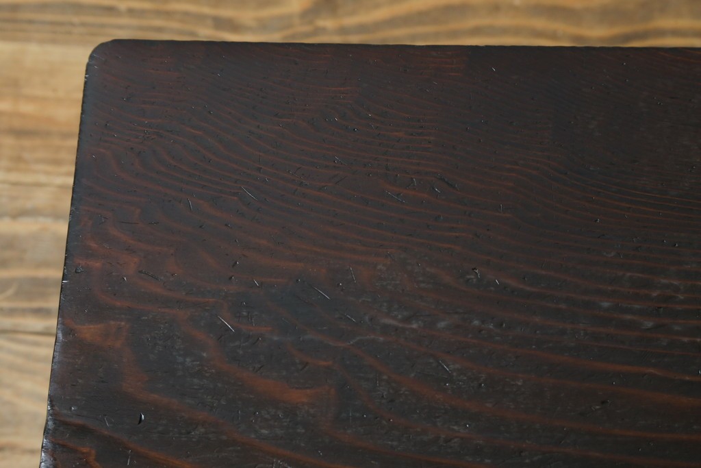 和製ビンテージ　高級杉材　シンプルなデザインながらも深みのある色合いが魅力的な一枚板座卓　(R-055026)