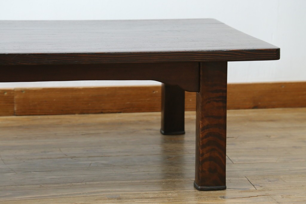 和製ビンテージ　高級杉材　シンプルなデザインながらも深みのある色合いが魅力的な一枚板座卓　(R-055026)