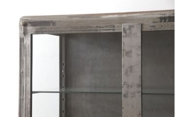 中古　アンティーク調　無骨な雰囲気が目を引くメタルキャビネット(飾り棚、ガラスケース、陳列棚、収納棚)(R-055028)