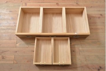 中古　国産　手造り　鶴・松・梅　上品な佇まいが魅力的な総桐箪笥(並厚、桐たんす、和タンス、着物箪笥、衣装箪笥、引き出し、チェスト、バラ売り可能)(R-055036)
