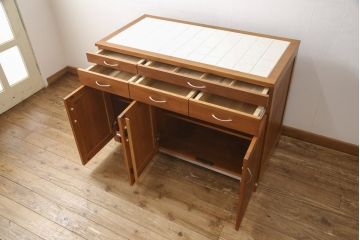 中古　シャルドネ(CHARDONNAY)　チェリー材　温かみある風合いが魅力的なキッチンカウンター(収納棚、戸棚、食器棚、カウンターテーブル)(R-055037)